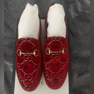 Gucci GG Velvet Jordan loafer
Never before worn